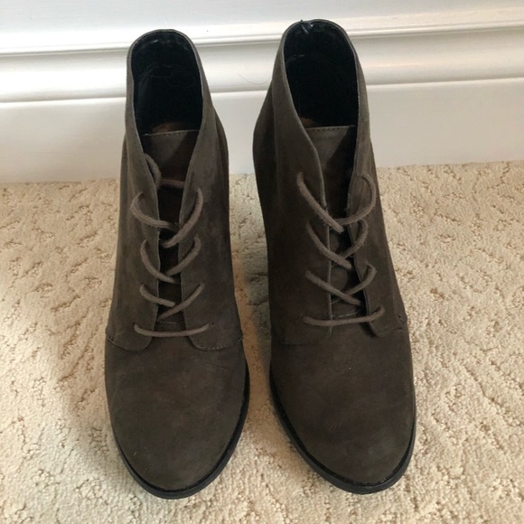 Dark Green Booties - Size 8 - Picture 4 of 4